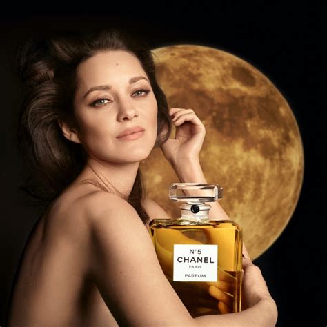 chanel no 5 moon commercial|chanel no 5 commercial christmas.